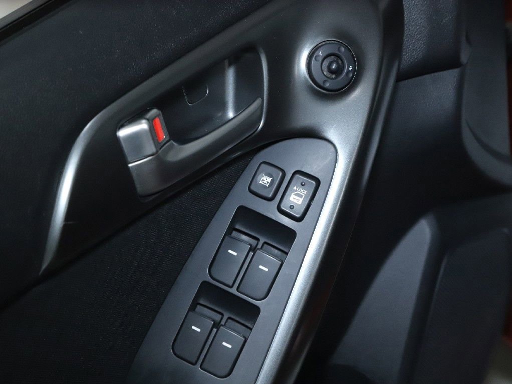 Used 2010 Kia Forte SX image 17