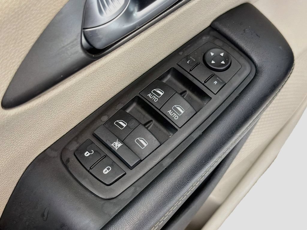 Used 2024 Chrysler Pacifica Limited FWD image 19