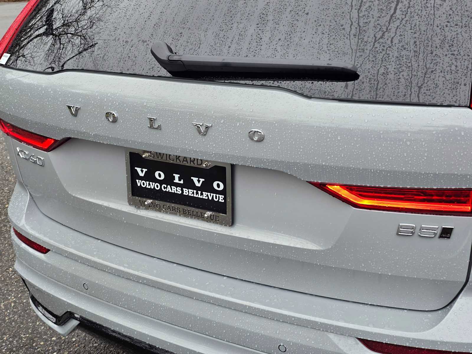 Certified 2025 Volvo XC60 B5 Plus image 13