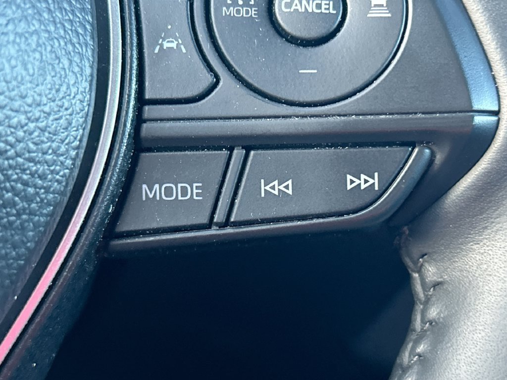 Used 2025 Toyota Corolla Cross LE FWD image 16