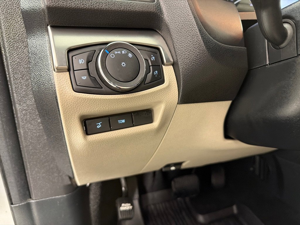 Used 2019 Ford Explorer XLT w/ Equipment Group 202A FWD image 14