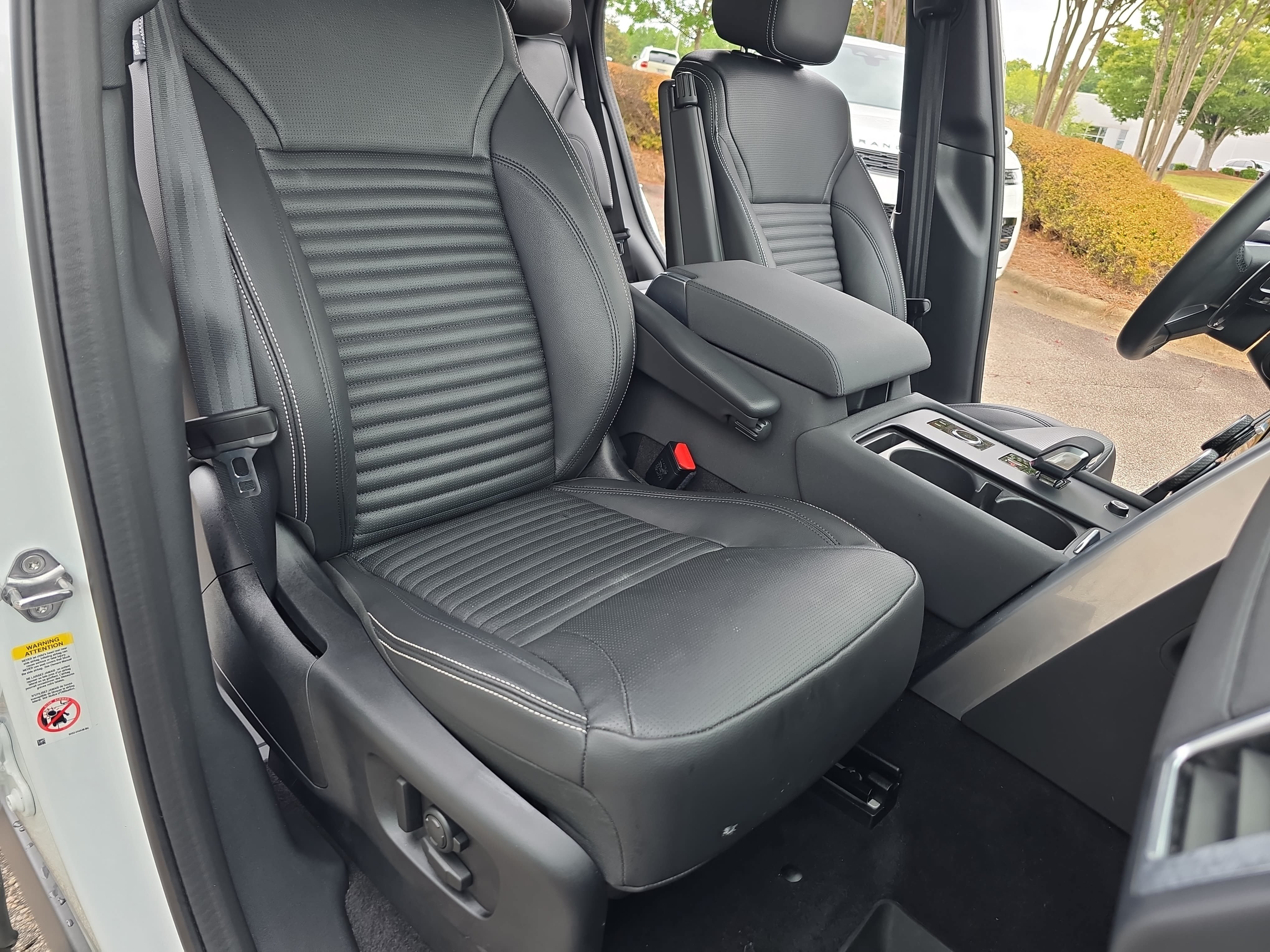 Certified 2025 Land Rover Discovery S AWD/4WD image 10