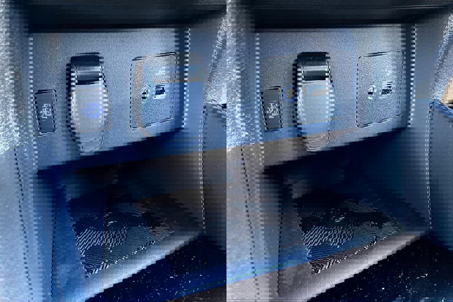 New 2025 Nissan Versa SV w/ Trunk Package image 18