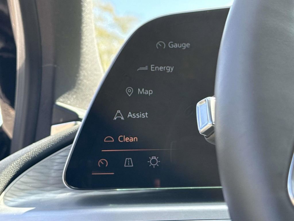 Used 2025 Cadillac Lyriq Sport image 28