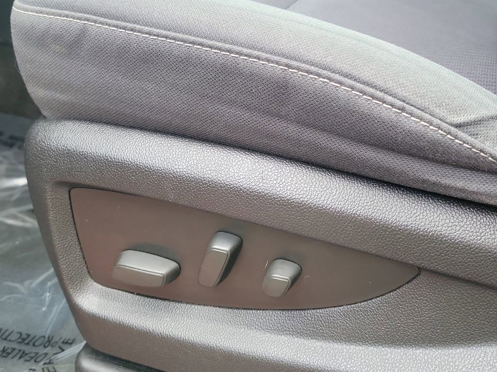 Used 2015 GMC Sierra 1500 SLE w/ SLE Value Package image 14