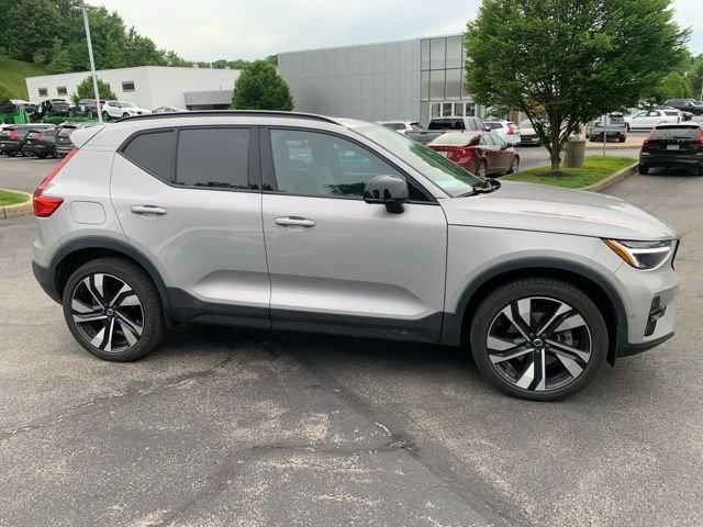 Used 2023 Volvo XC40 B5 Plus w/ Climate Package AWD/4WD image 5