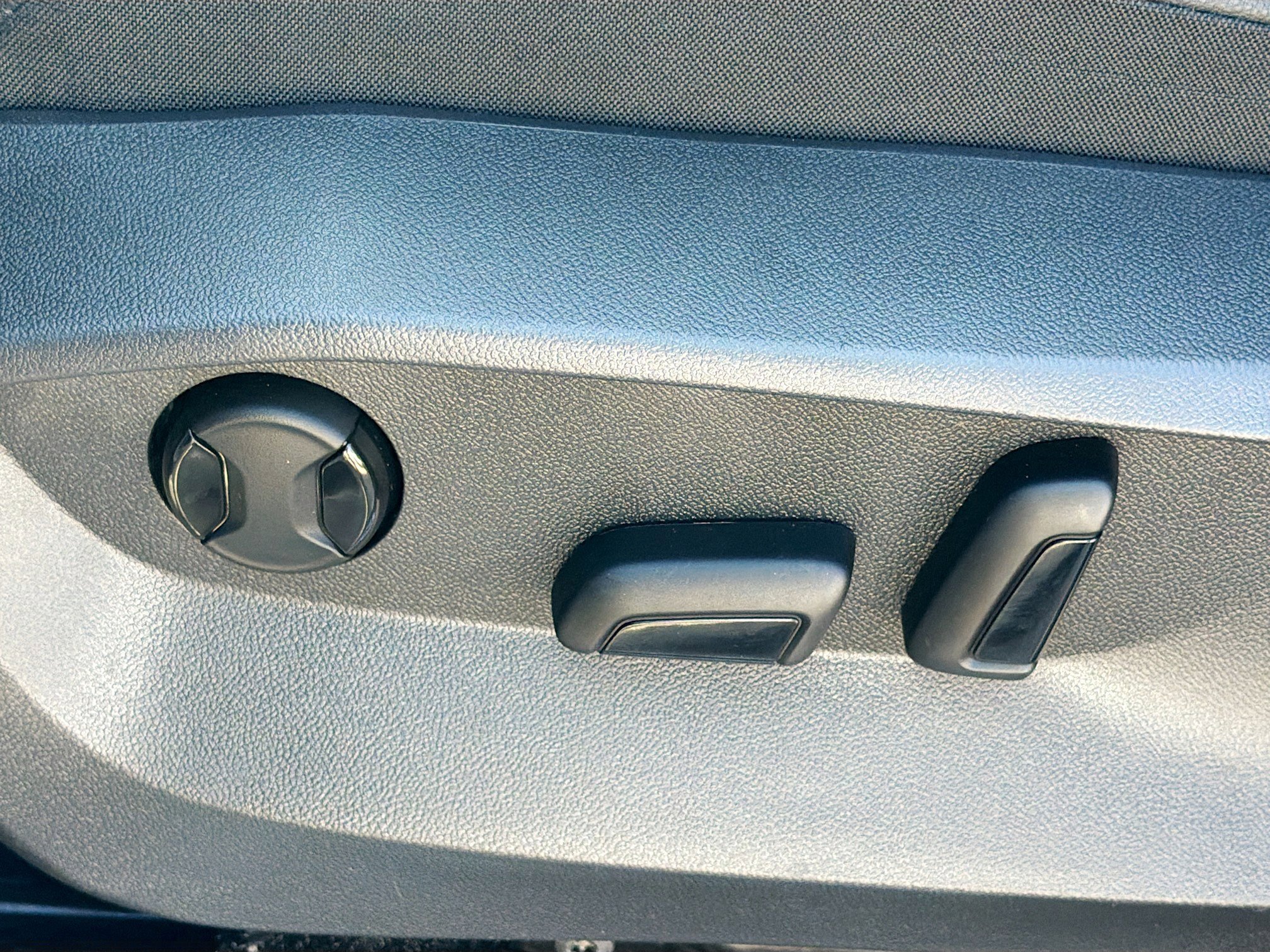 Used 2023 Volkswagen Tiguan SE R-Line image 24