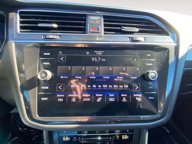 Used 2022 Volkswagen Tiguan SE image 24