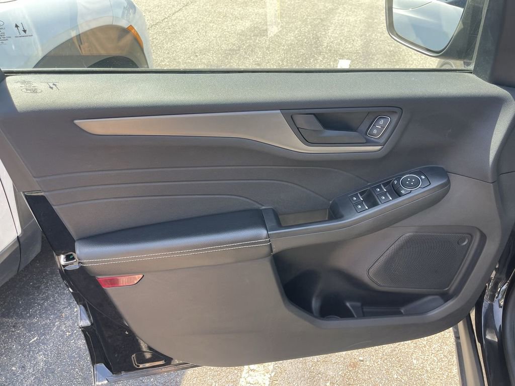 Used 2023 Ford Escape Active w/ Cold Weather Package FWD image 3