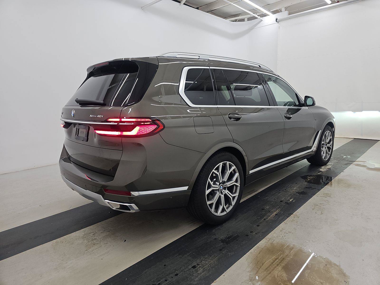 Used 2026 BMW X7 xDrive40i AWD/4WD image 3