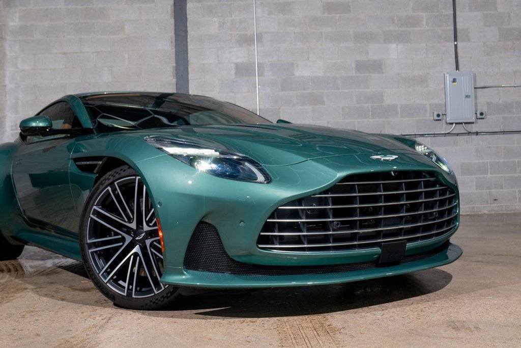 Used 2024 Aston Martin DB12 Coupe image 32