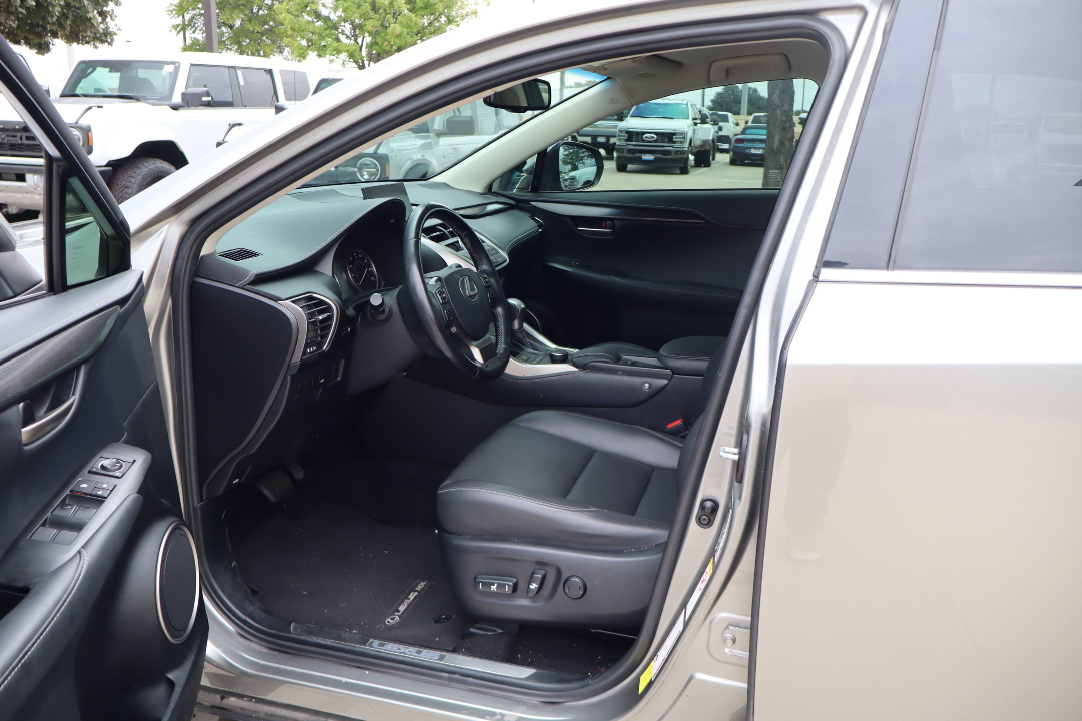 Used 2017 Lexus NX 200t FWD image 27