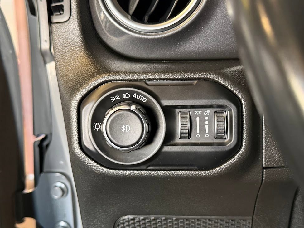 Used 2021 Jeep Wrangler Unlimited Sahara AWD/4WD image 24