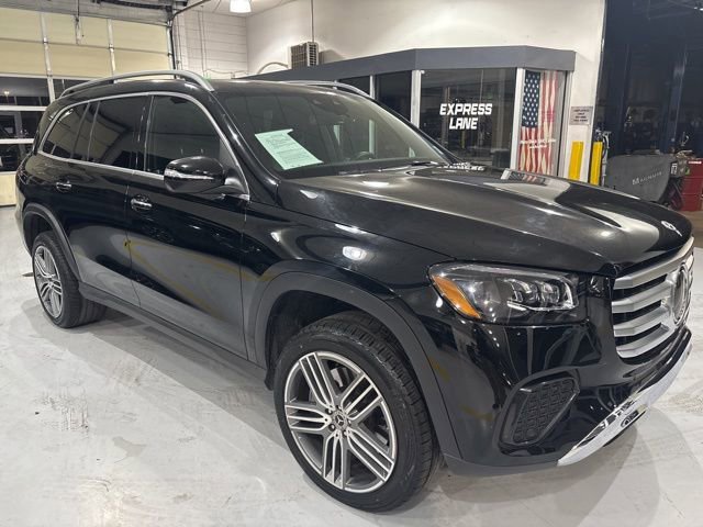 Used 2025 Mercedes-Benz GLS 450 4MATIC image 4