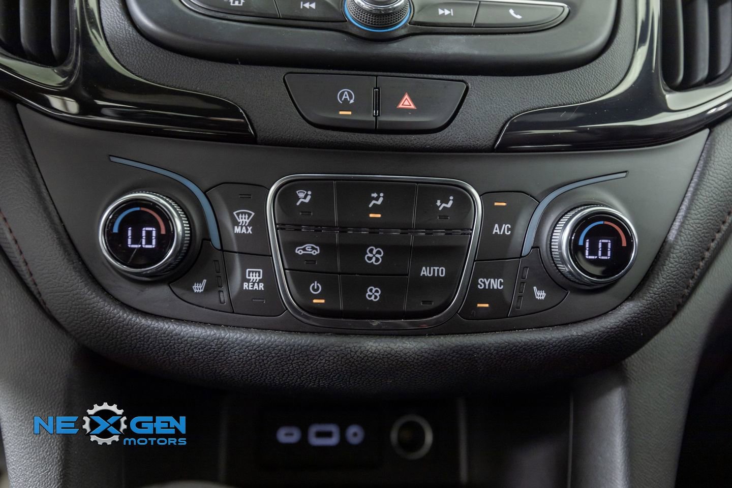 Used 2023 Chevrolet Equinox RS FWD image 19