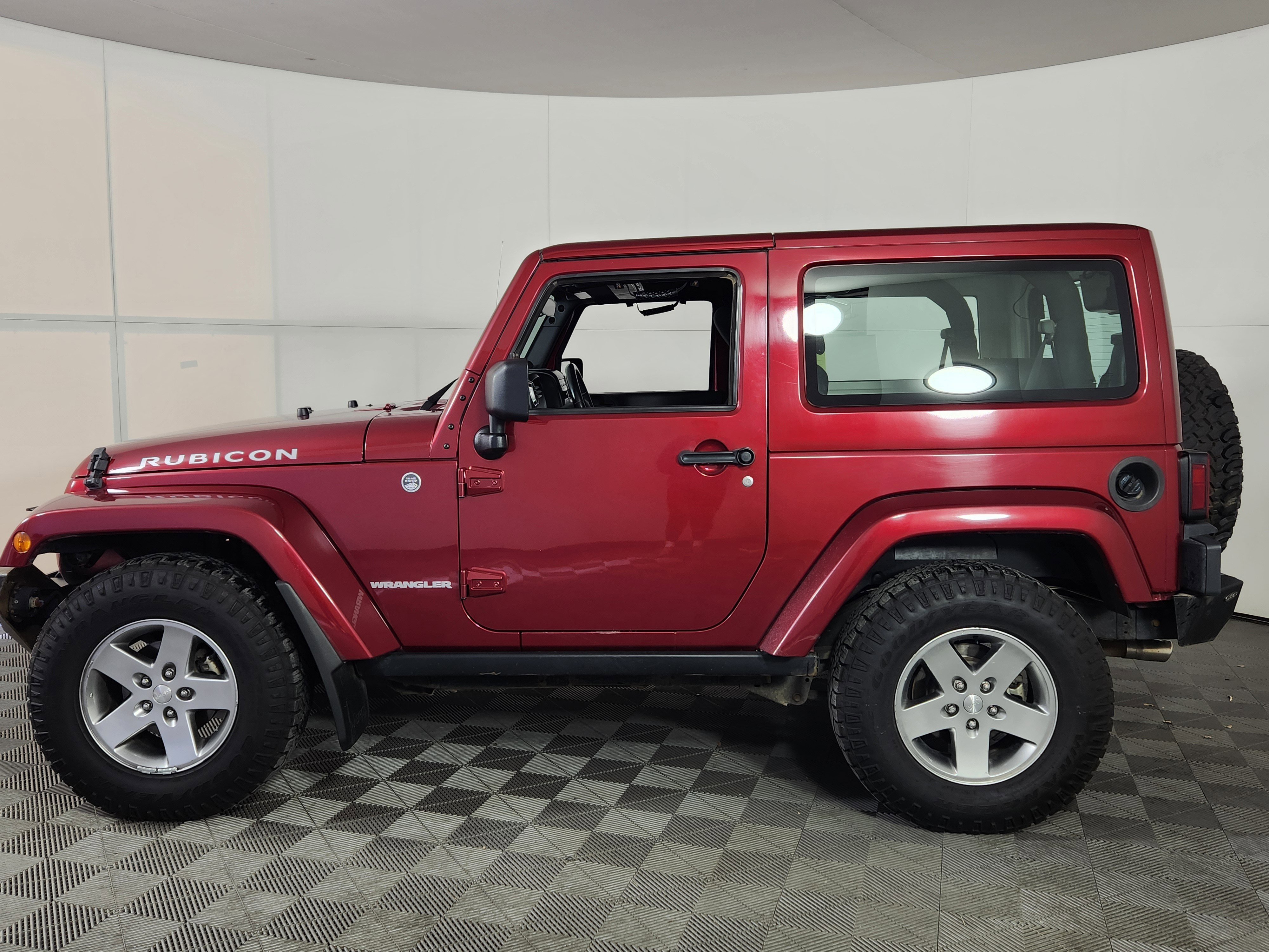 Used 2012 Jeep Wrangler Rubicon w/ PWR Convenience Group image 4