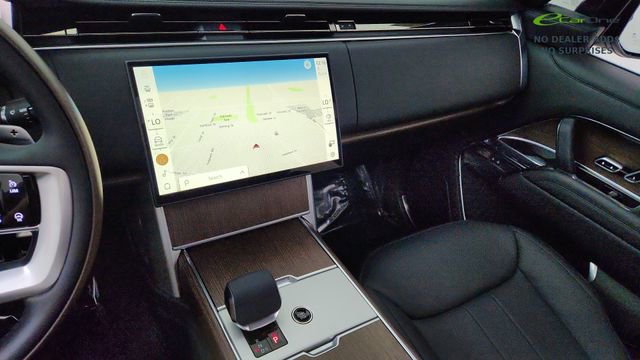 Used 2025 Land Rover Range Rover SE image 42