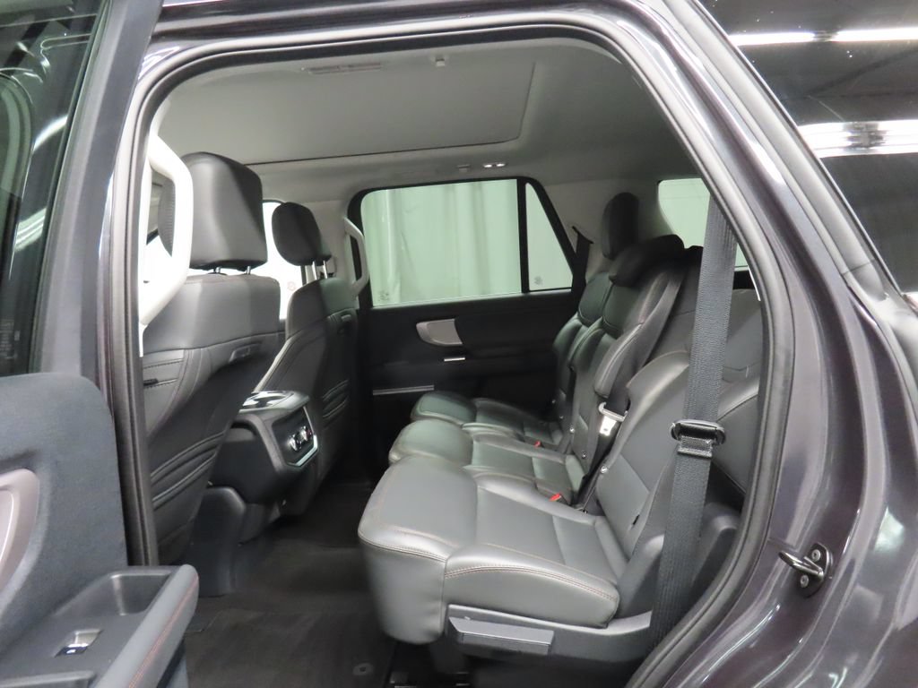 Used 2025 Ford Expedition Active AWD/4WD image 13