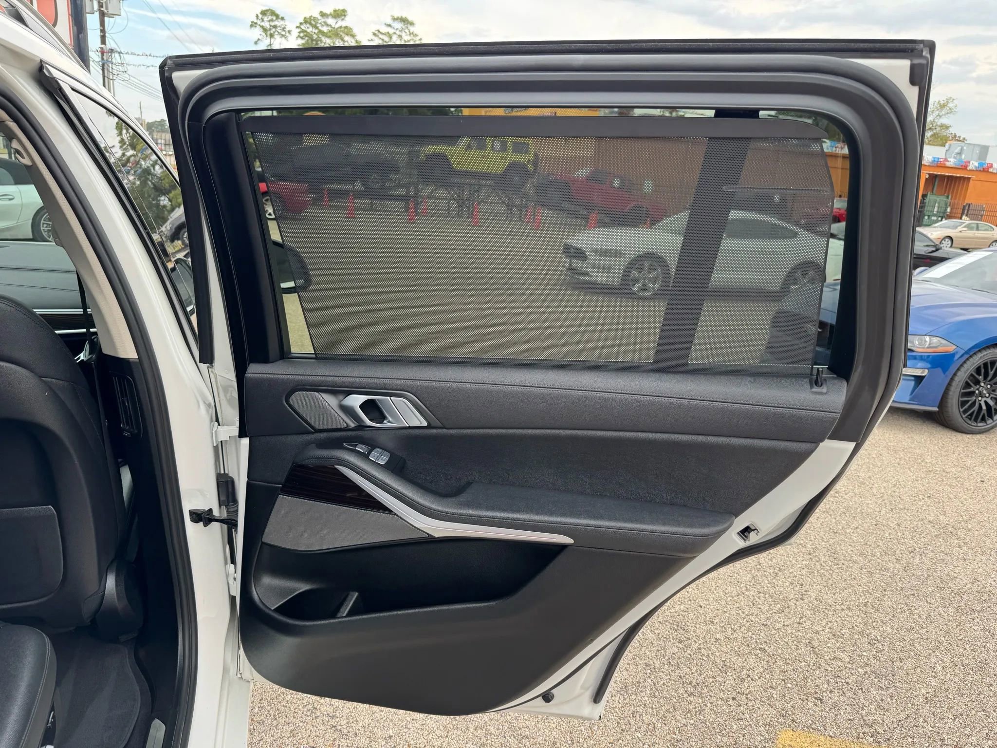 Used 2021 BMW X7 xDrive40i w/ Premium Package image 22