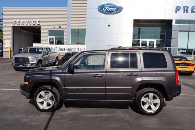 Used 2014 Jeep Patriot Latitude w/ Sun/Sound Group AWD/4WD image 4