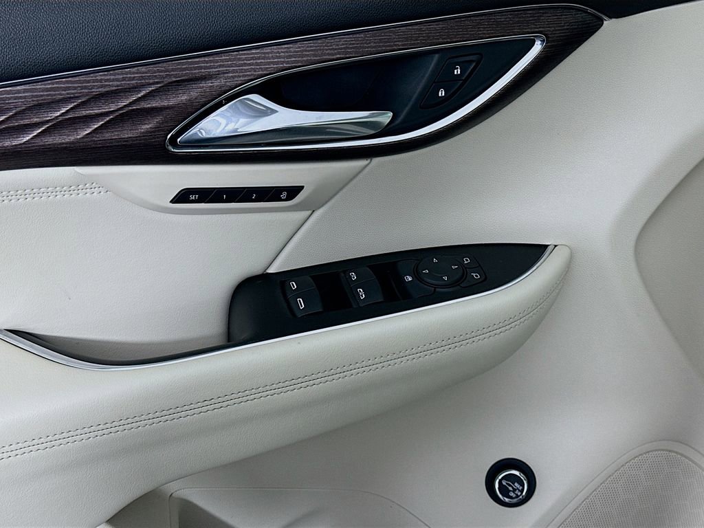 Used 2022 Buick Envision Avenir w/ Technology Package II image 18