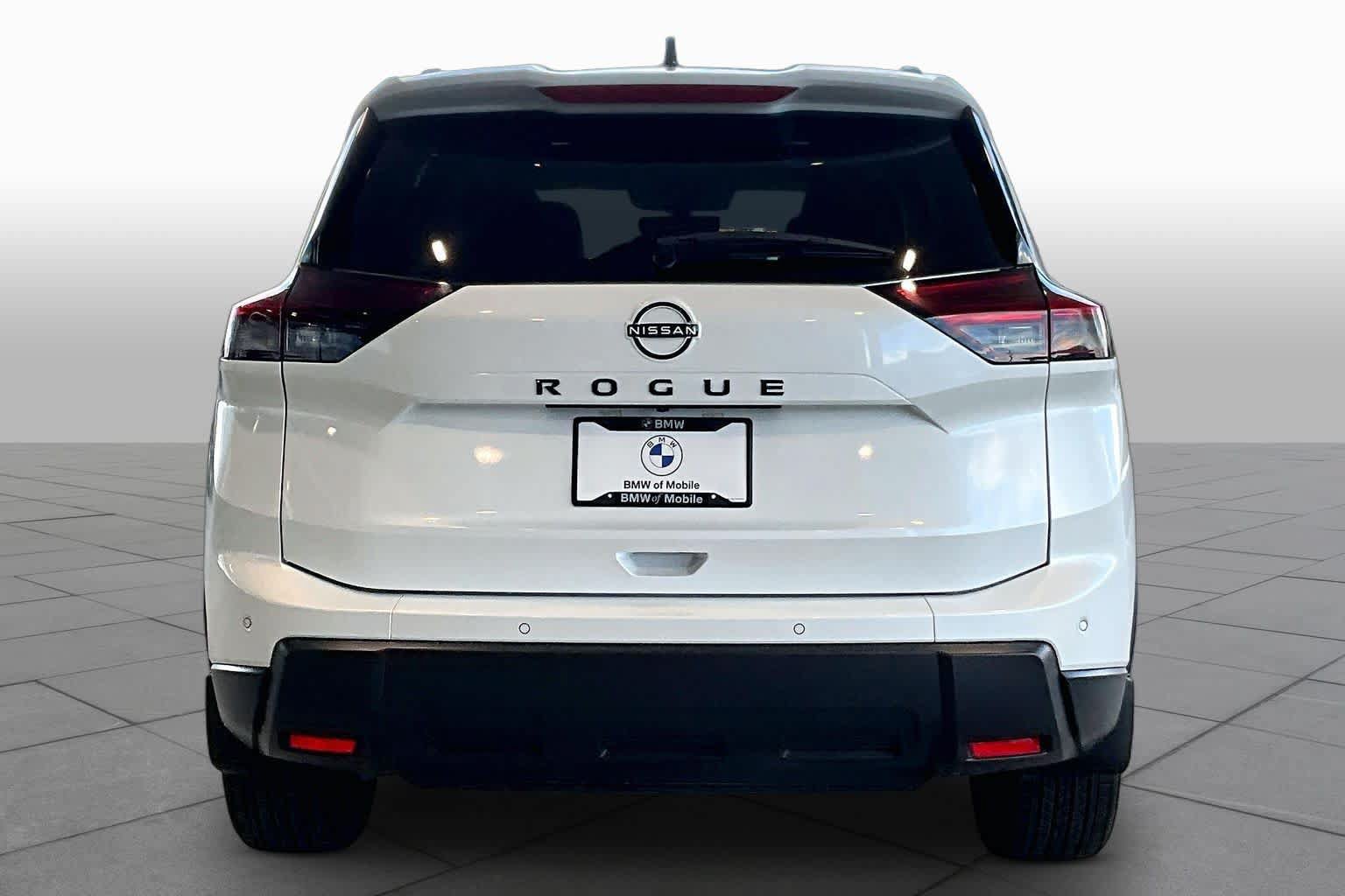 Used 2026 Nissan Rogue Dark Armor FWD image 4