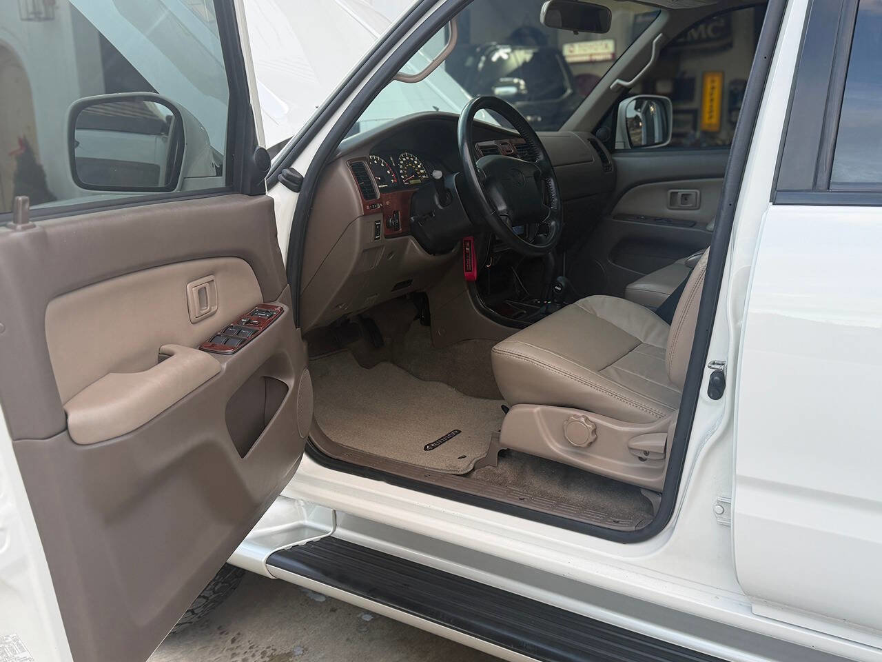 Used 2001 Toyota 4Runner SR5 image 2