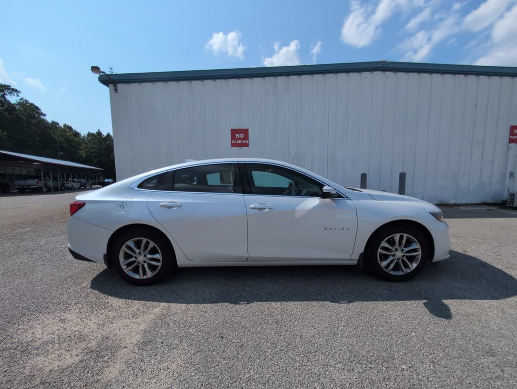 Used 2017 Chevrolet Malibu LT FWD image 9