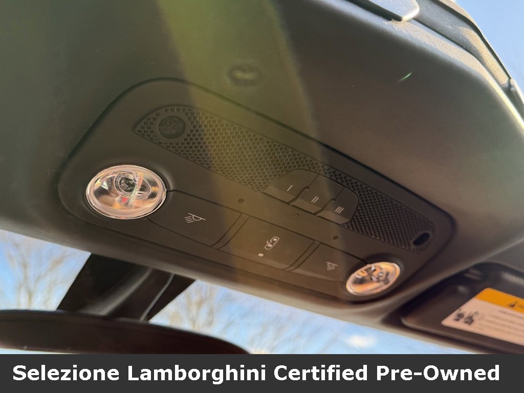 Used 2018 Lamborghini Aventador S image 50