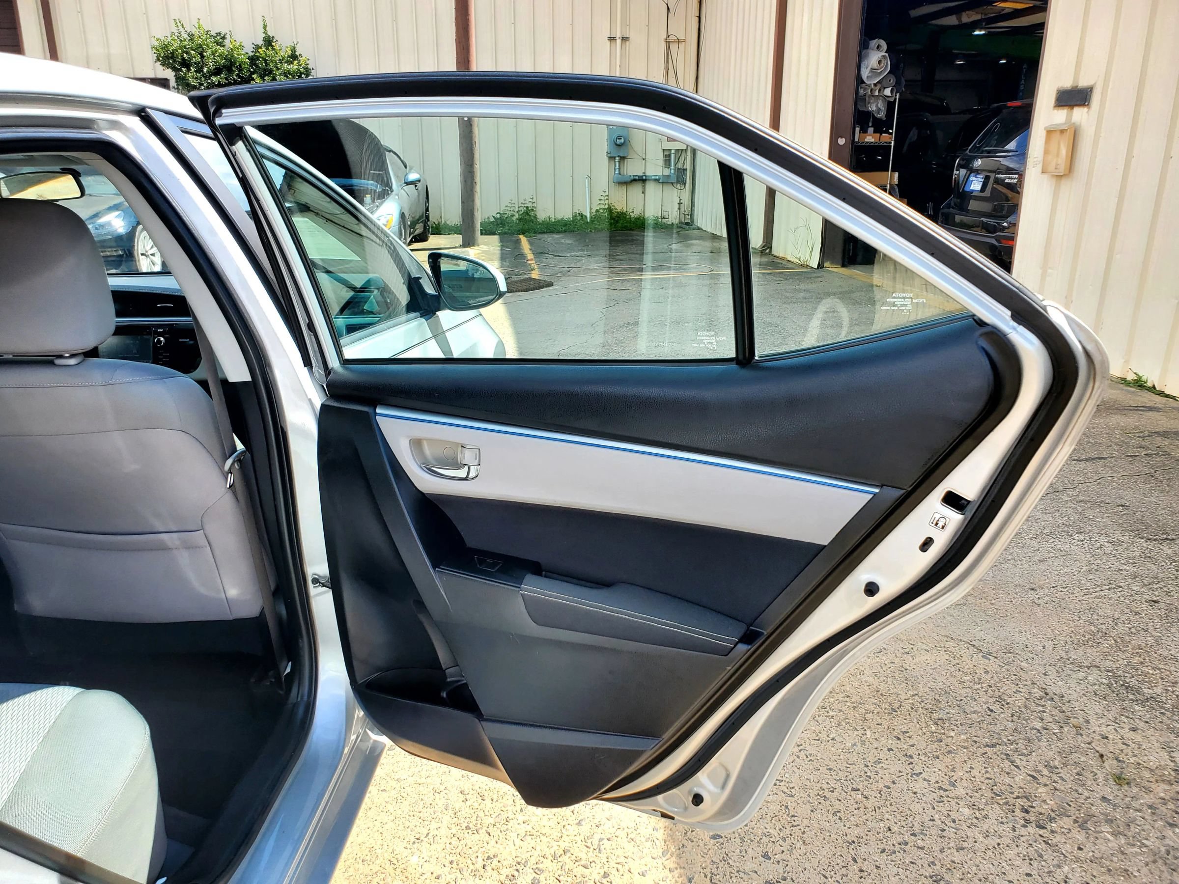 Used 2016 Toyota Corolla LE FWD image 21