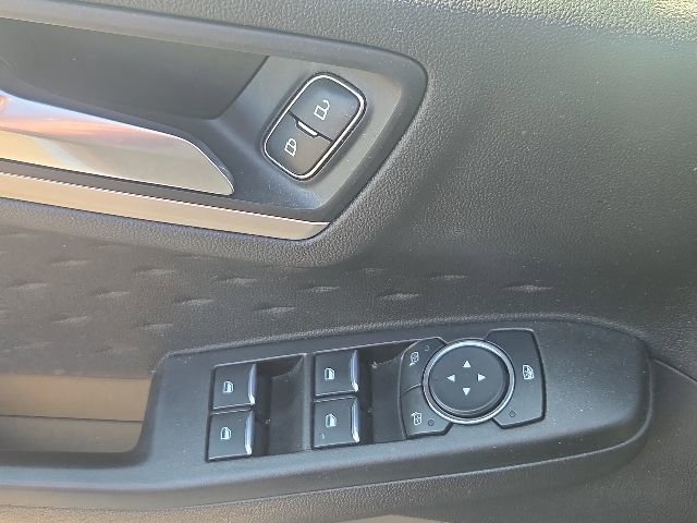 Used 2020 Ford Escape SE FWD image 22
