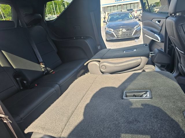 Used 2025 Chevrolet Traverse LT FWD image 13