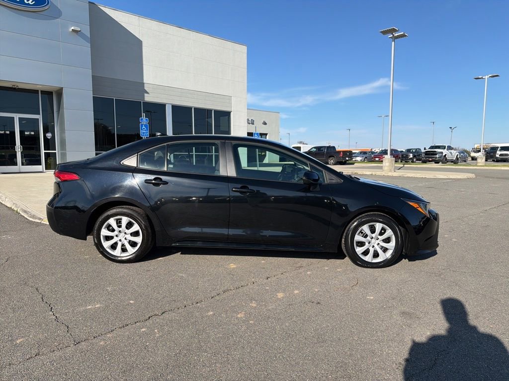 Used 2024 Toyota Corolla LE image 2
