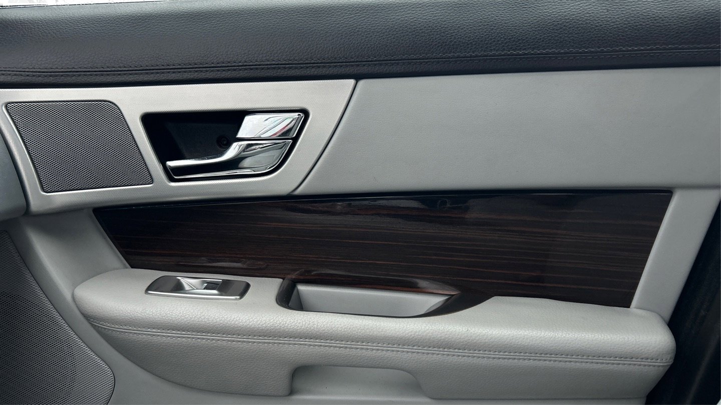 Used 2013 Jaguar XF 3.0 image 43