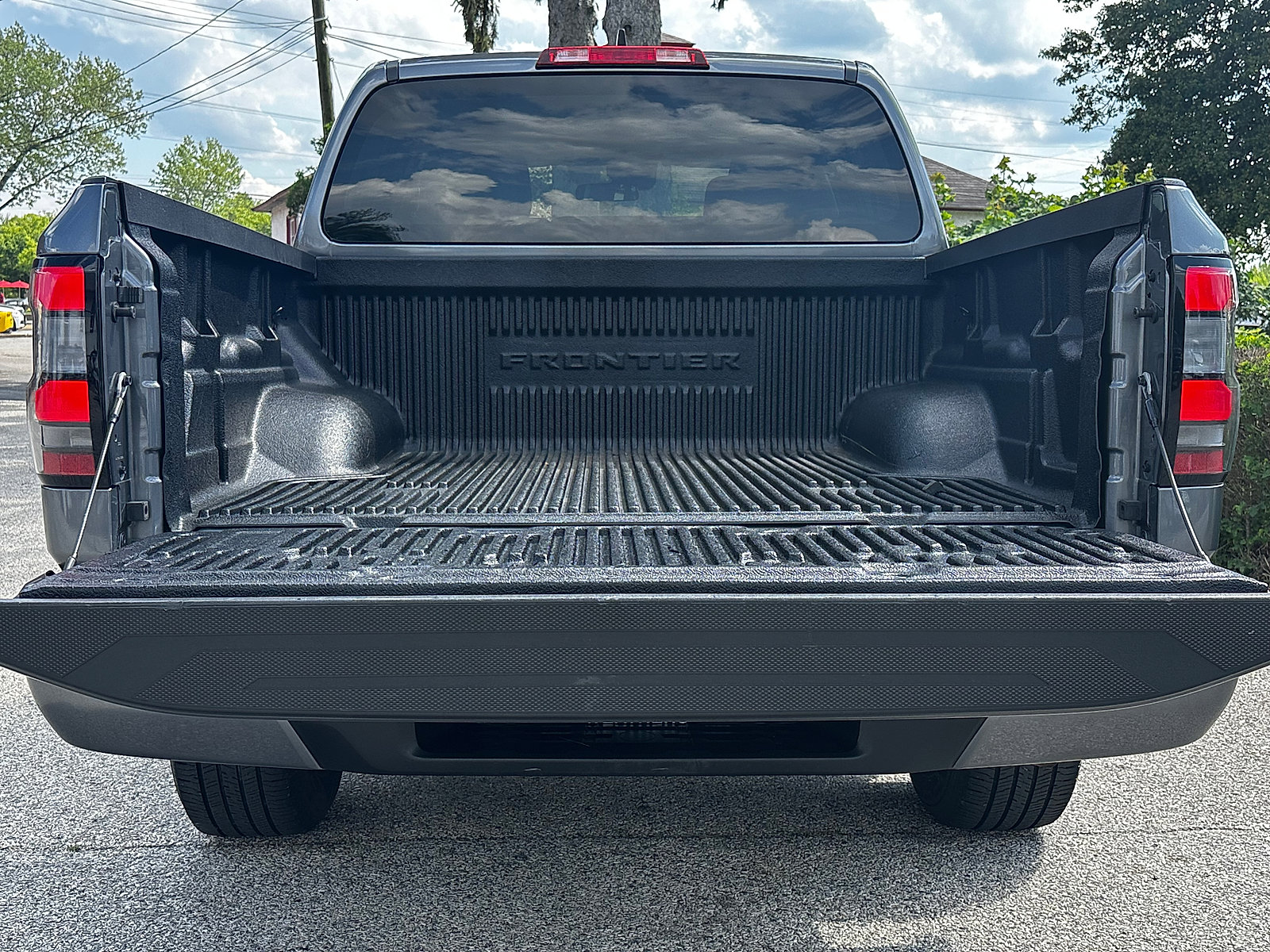 Used 2024 Nissan Frontier SV image 5