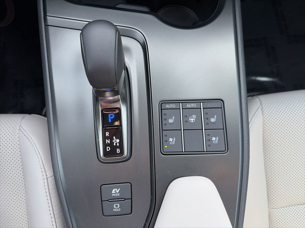 Certified 2025 Lexus UX 300h FWD w/ Accessory Package (Z2) image 11