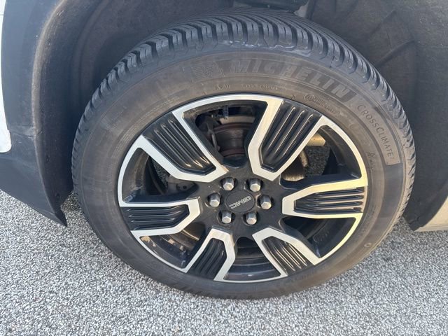 Used 2021 GMC Acadia SLT w/ Elevation Edition image 12