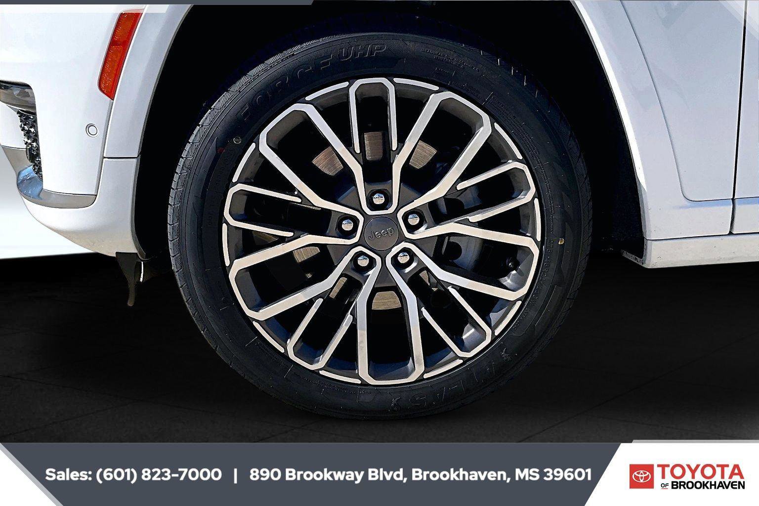 Used 2025 Jeep Grand Cherokee L Summit AWD/4WD image 8