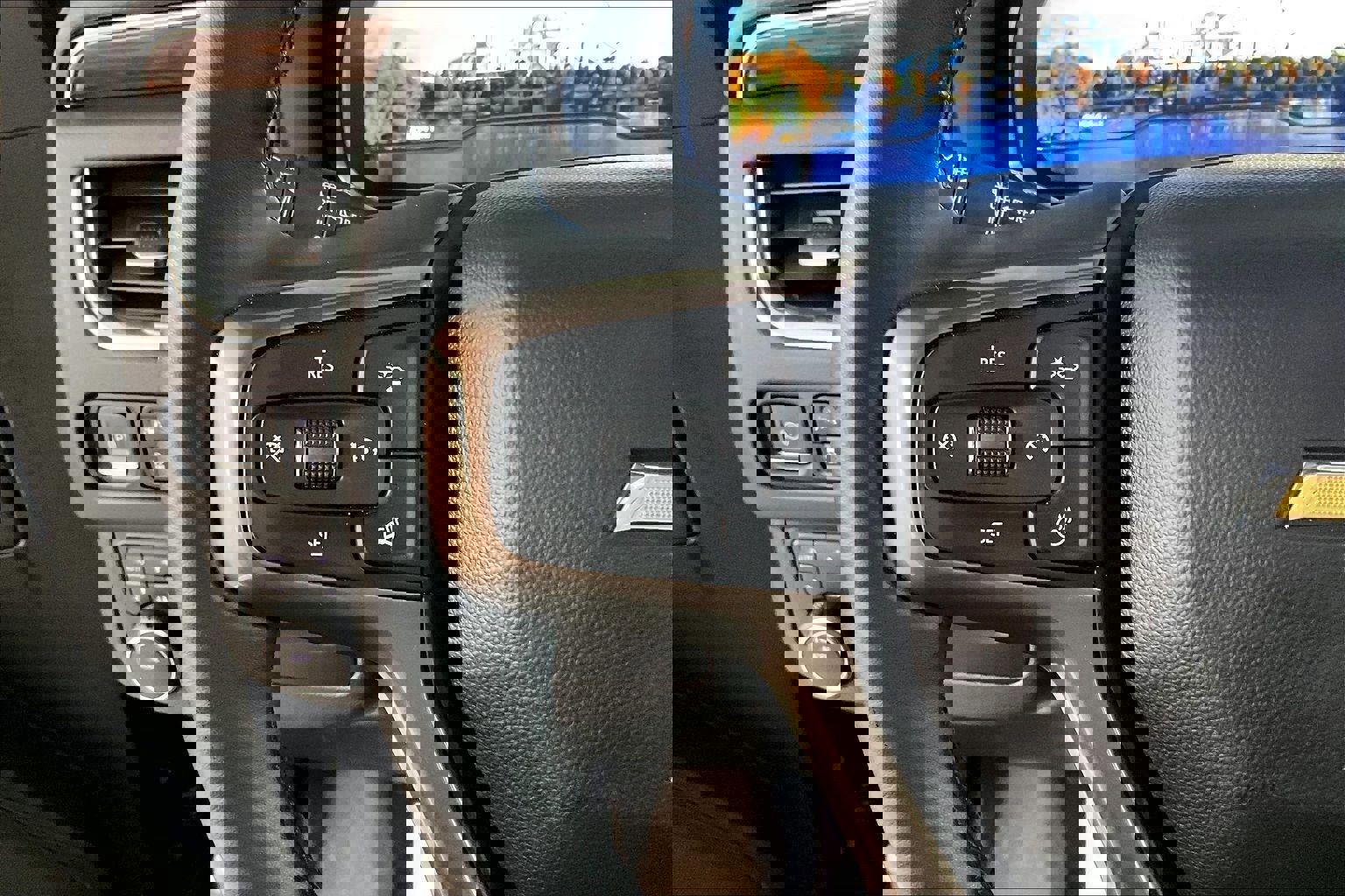 Used 2023 Chevrolet Suburban High Country image 11