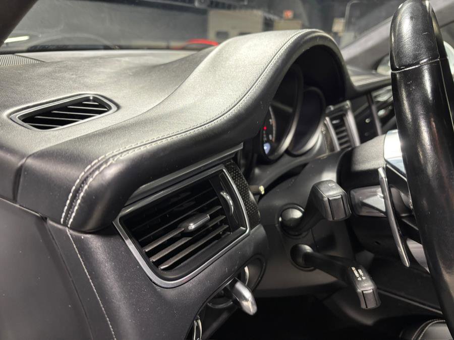 Used 2018 Porsche Macan Turbo image 17