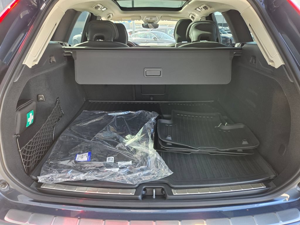 Used 2025 Volvo XC60 T8 Plus w/ Protection Package Premier AWD/4WD image 19