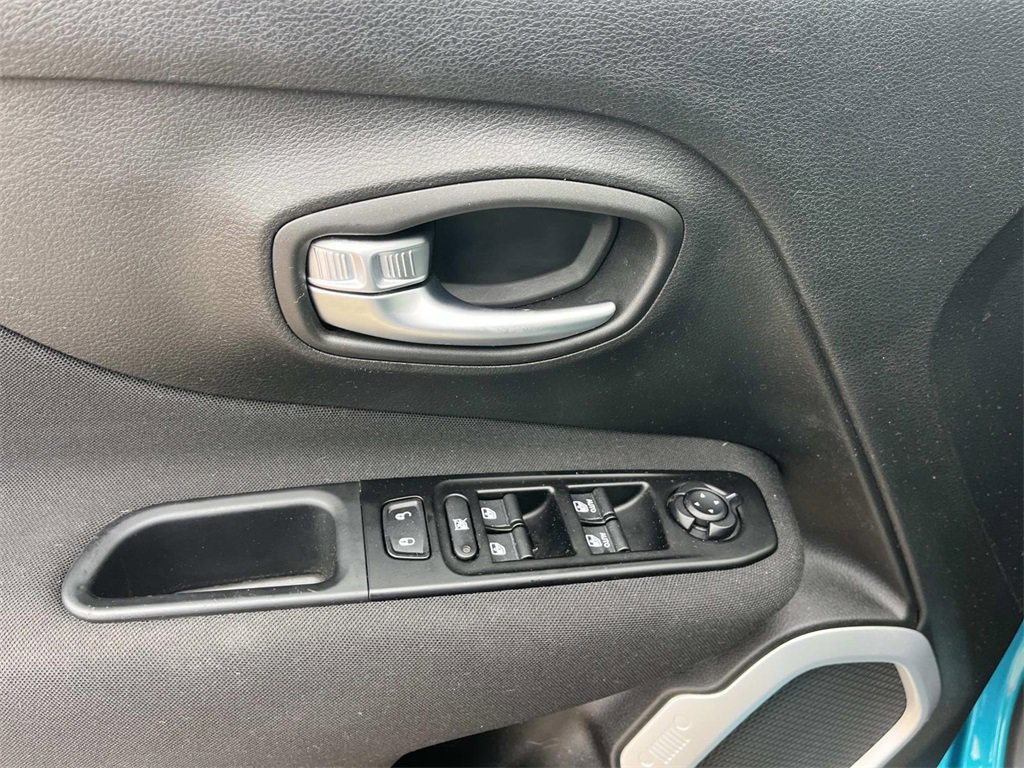 Used 2021 Jeep Renegade Latitude image 14