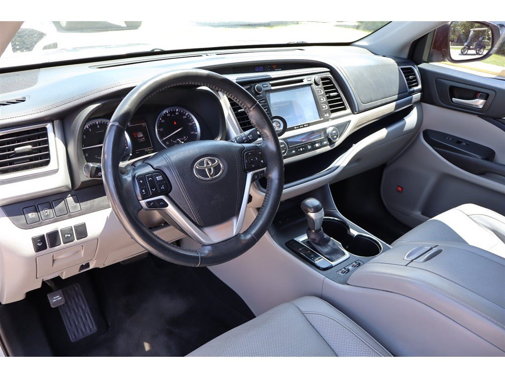 Used 2017 Toyota Highlander Limited FWD image 17