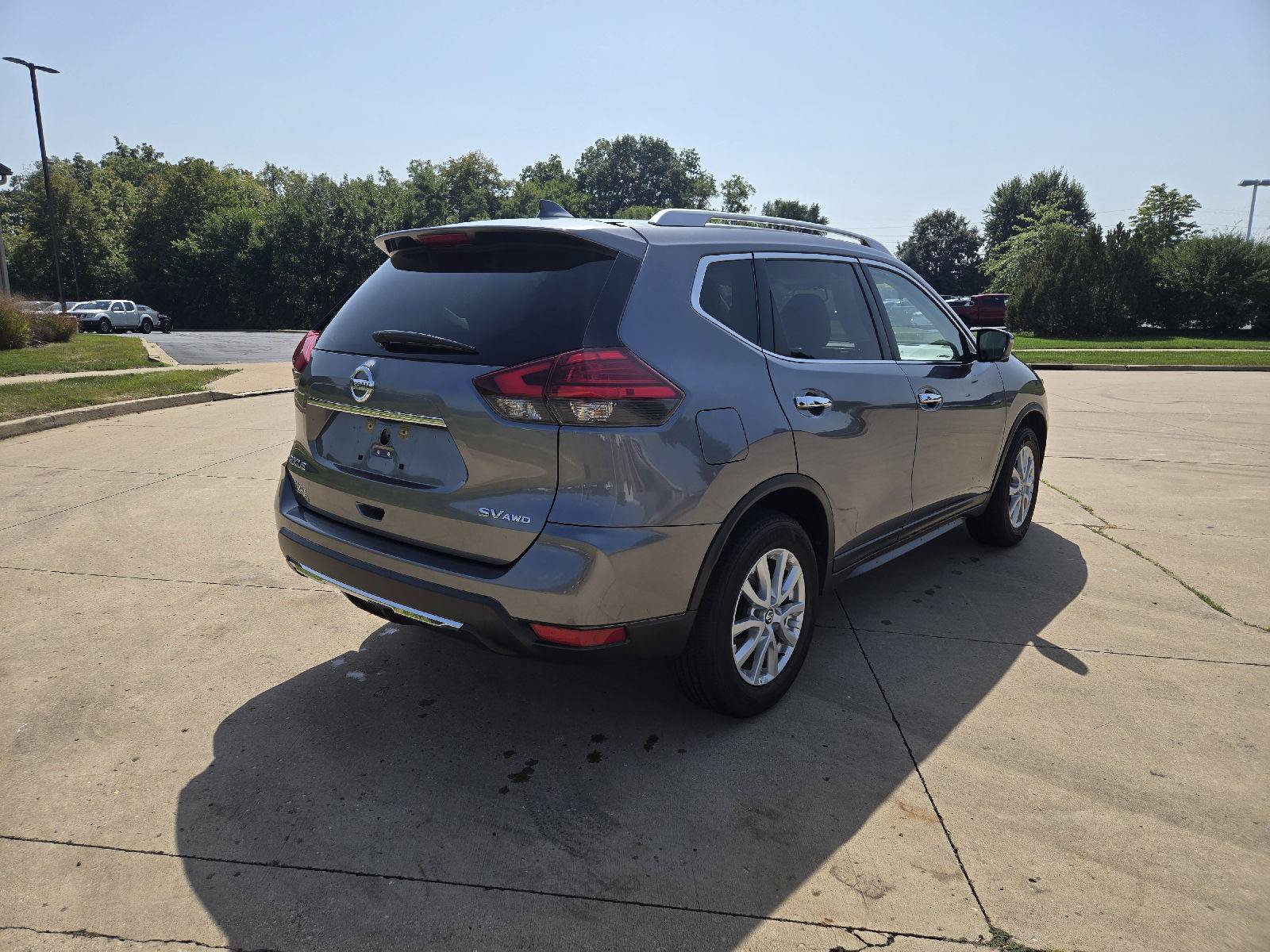 Used 2017 Nissan Rogue SV w/ SV Premium Package AWD/4WD image 3