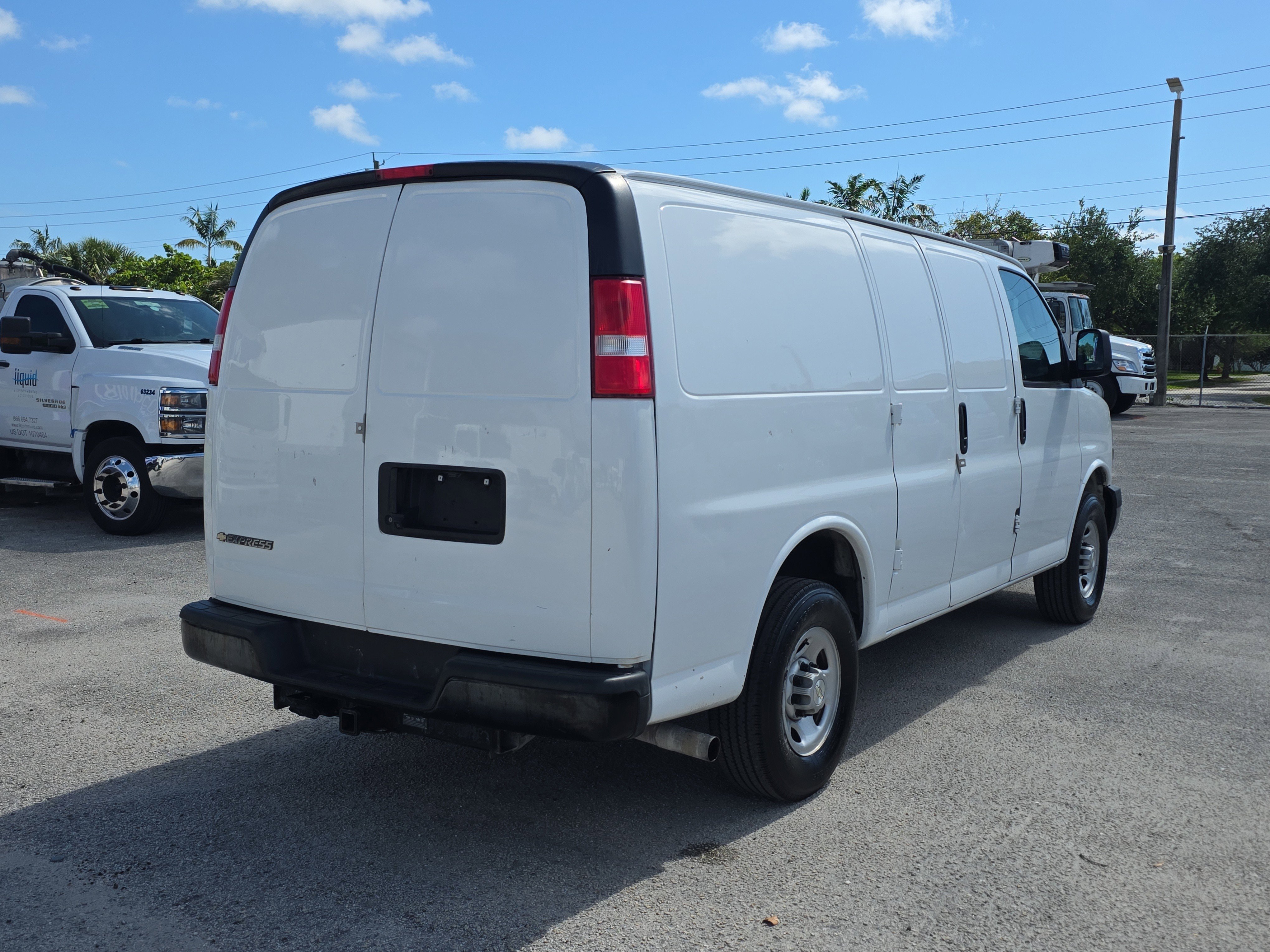Used 2020 Chevrolet Express 2500 w/ Communications Package RWD image 7