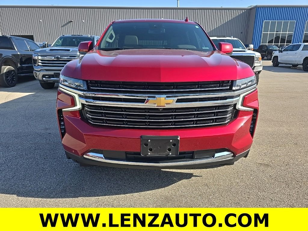 Used 2024 Chevrolet Suburban LT w/ Luxury Package AWD/4WD image 2
