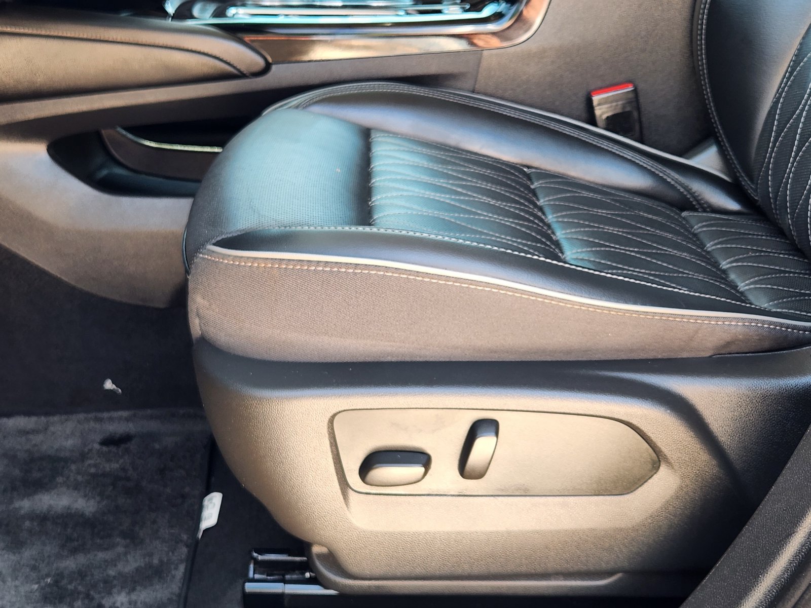 Certified 2023 Buick Envision Avenir FWD image 27