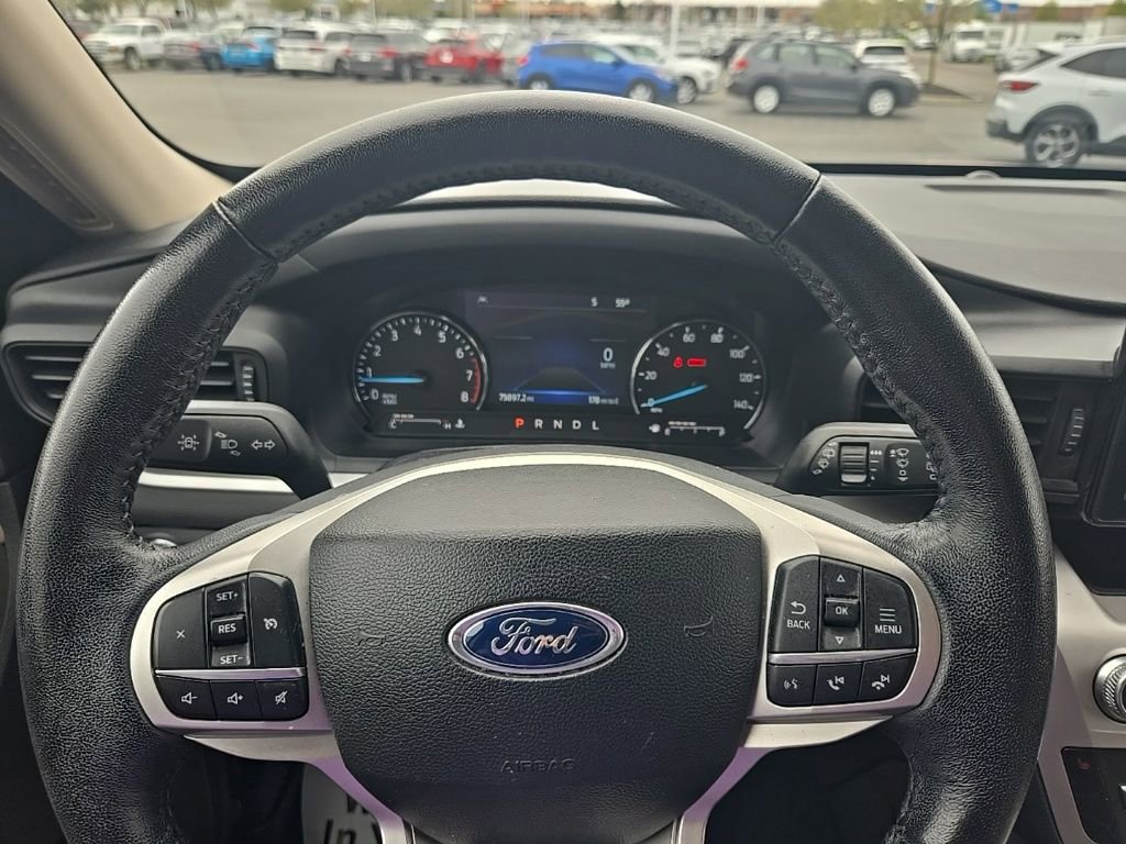 Used 2022 Ford Explorer XLT image 12