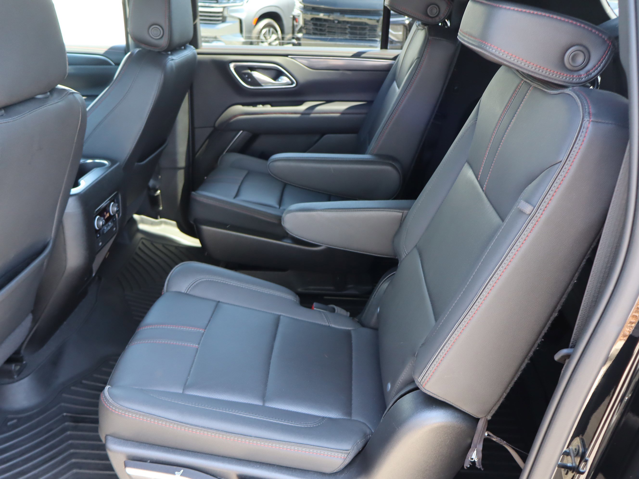 Used 2022 Chevrolet Suburban RST w/ Sport Performance Package AWD/4WD image 32
