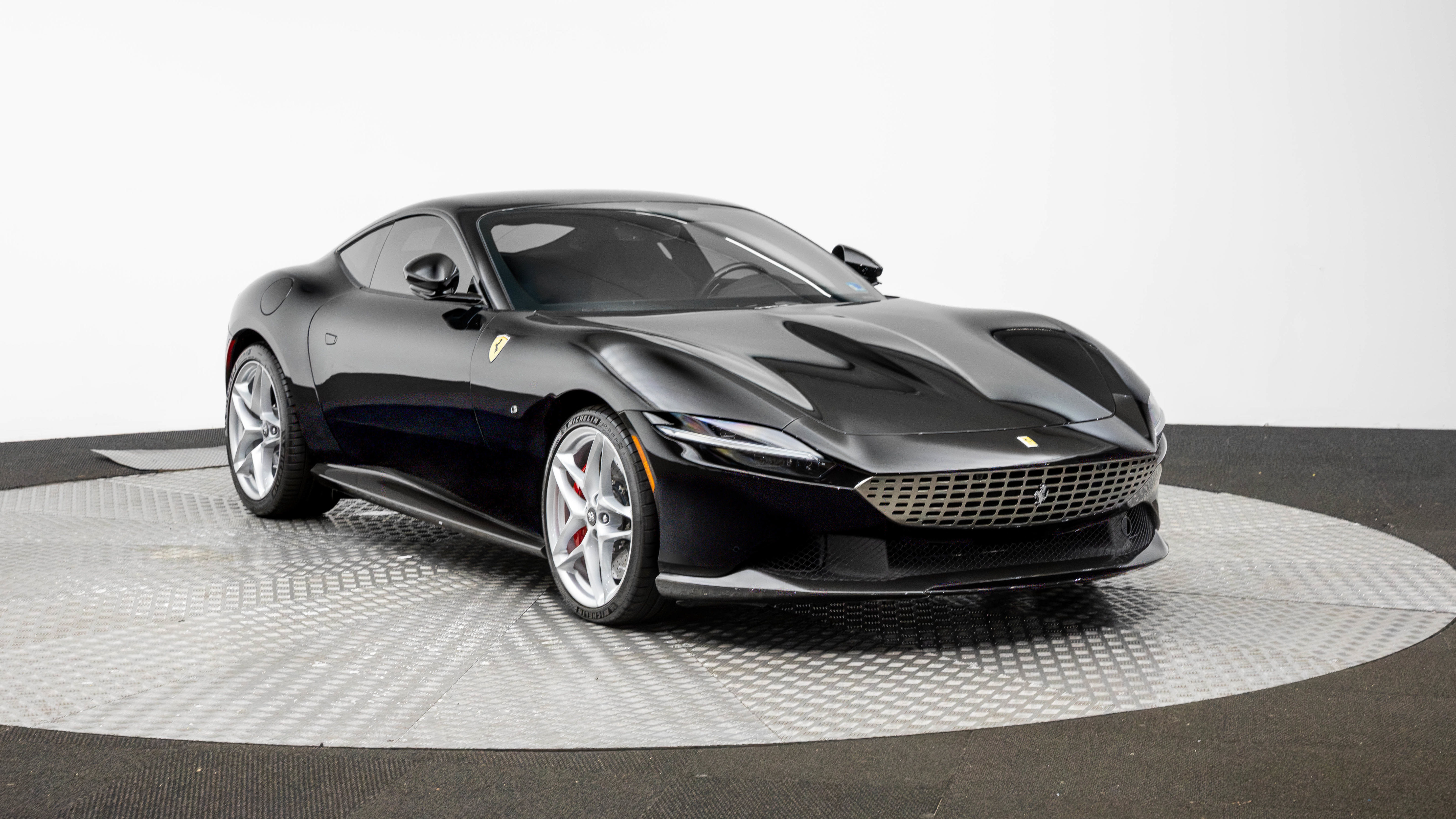 Used 2021 Ferrari Roma RWD image 11